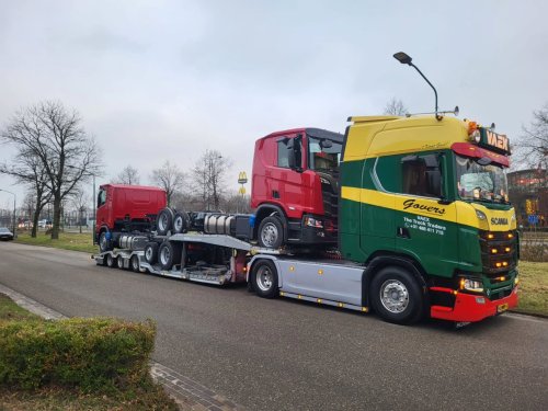 Carousel post from vaexthetrucktraders.