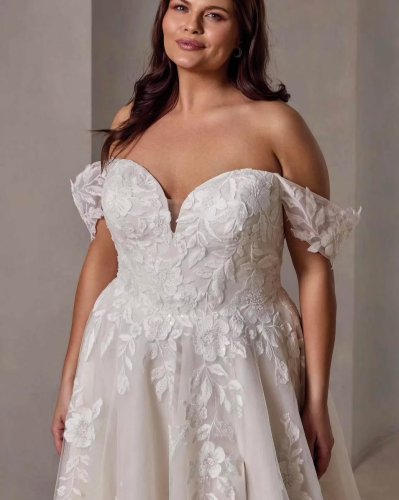 Carousel post from thecurvybridenj.