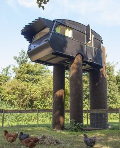 Carousel post from glampings.