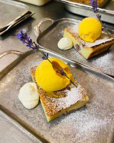 Carousel post from miditreizepontarlier.