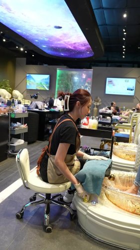 Video post from goldustnailounge.