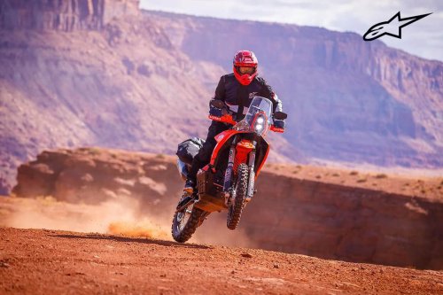Photo post from motomax.