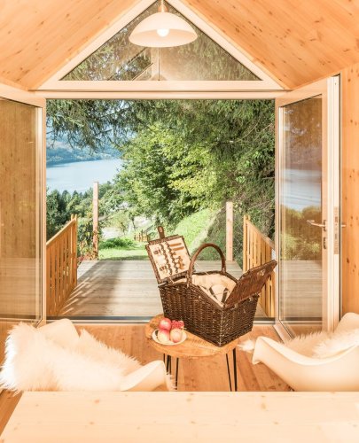 Carousel post from glampings.