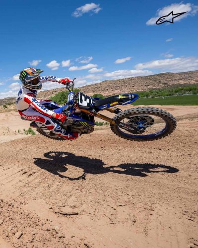 Photo post from motomax.