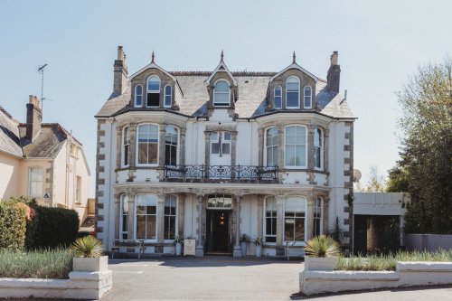 Carousel post from hotelvaratruro.