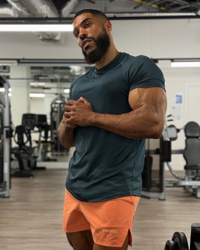 Carousel post from ph_gains.