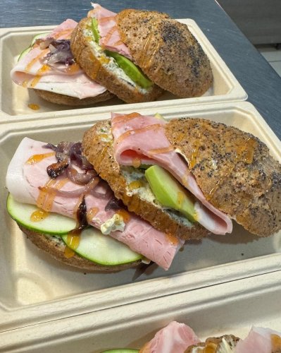 Carousel post from miditreizepontarlier.