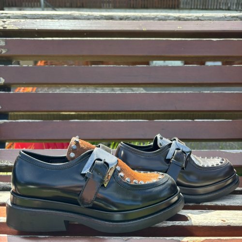 Carousel post from almareafootwear.