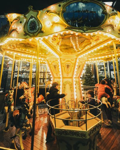 Carousel post from photobyore.