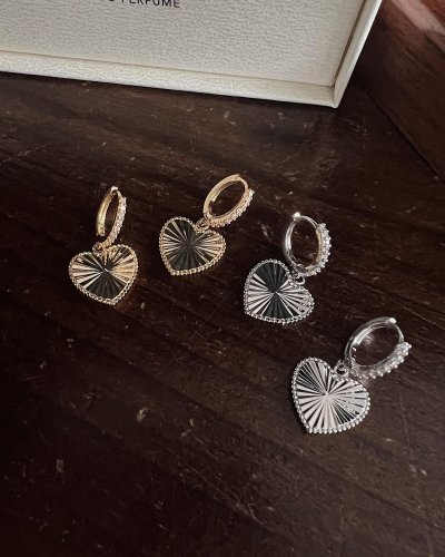 Carousel post from blingtw.