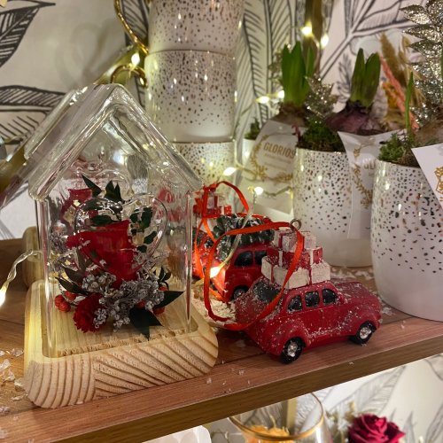 Carousel post from gloriosa.artisan.fleuriste.