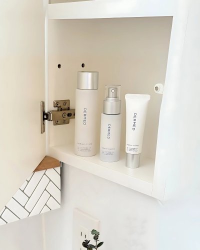 Carousel post from dermed_official.