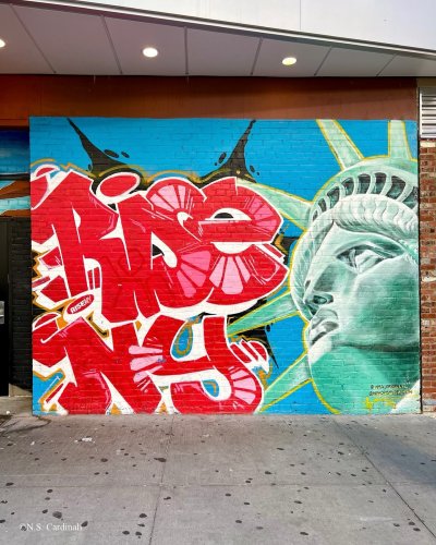 Carousel post from streetartchat.