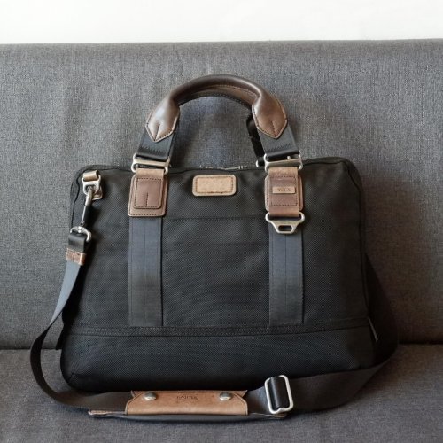 Carousel post from vintagebags90.