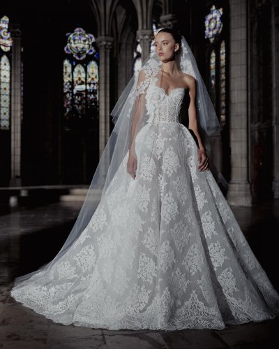 Carousel post from lelitebridal.
