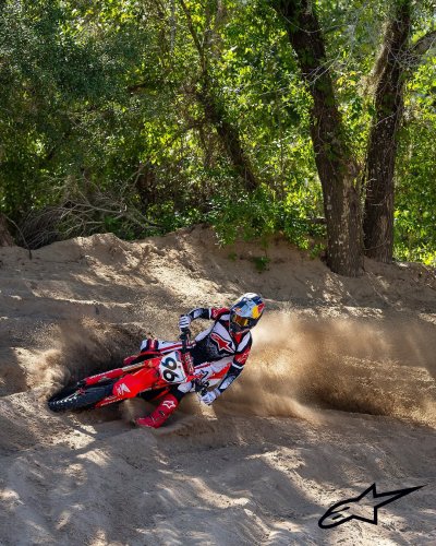 Photo post from motomax.