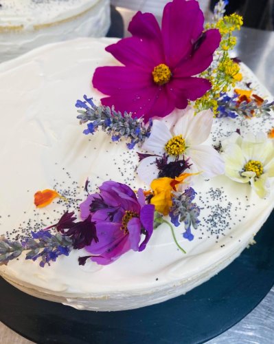 Carousel post from miditreizepontarlier.