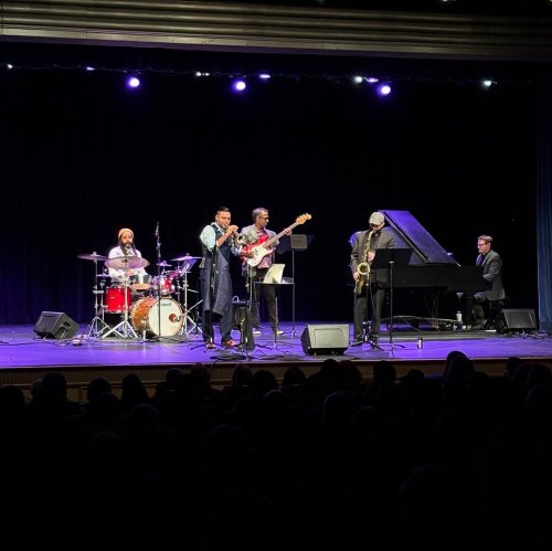 Carousel post from gortoncenterlf.