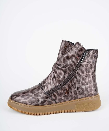 Carousel post from ossoshoes.