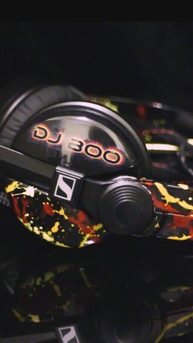 Video post from customcans_headphones.