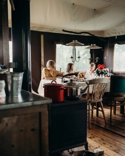 Carousel post from glampings.