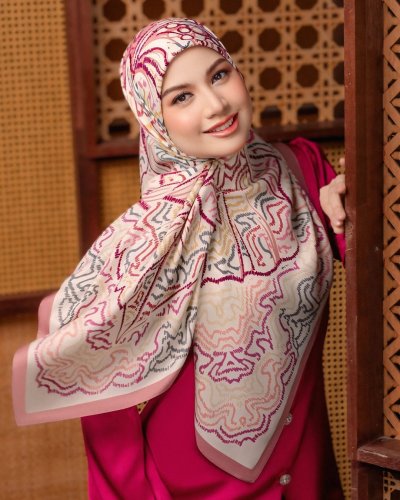 Carousel post from galeriariani.