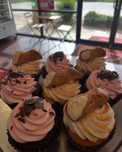 Photo post from smallcakestyler.