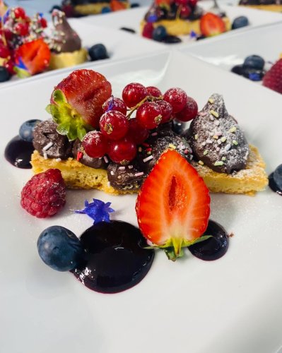 Carousel post from miditreizepontarlier.