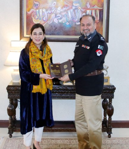 Carousel post from pakfightspolio.