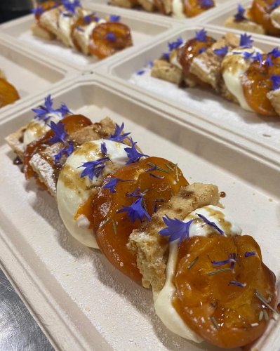 Carousel post from miditreizepontarlier.