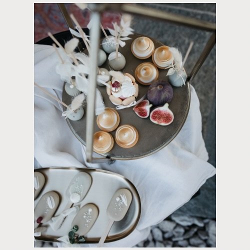 Carousel post from suesseboutique.