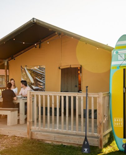 Carousel post from glampings.