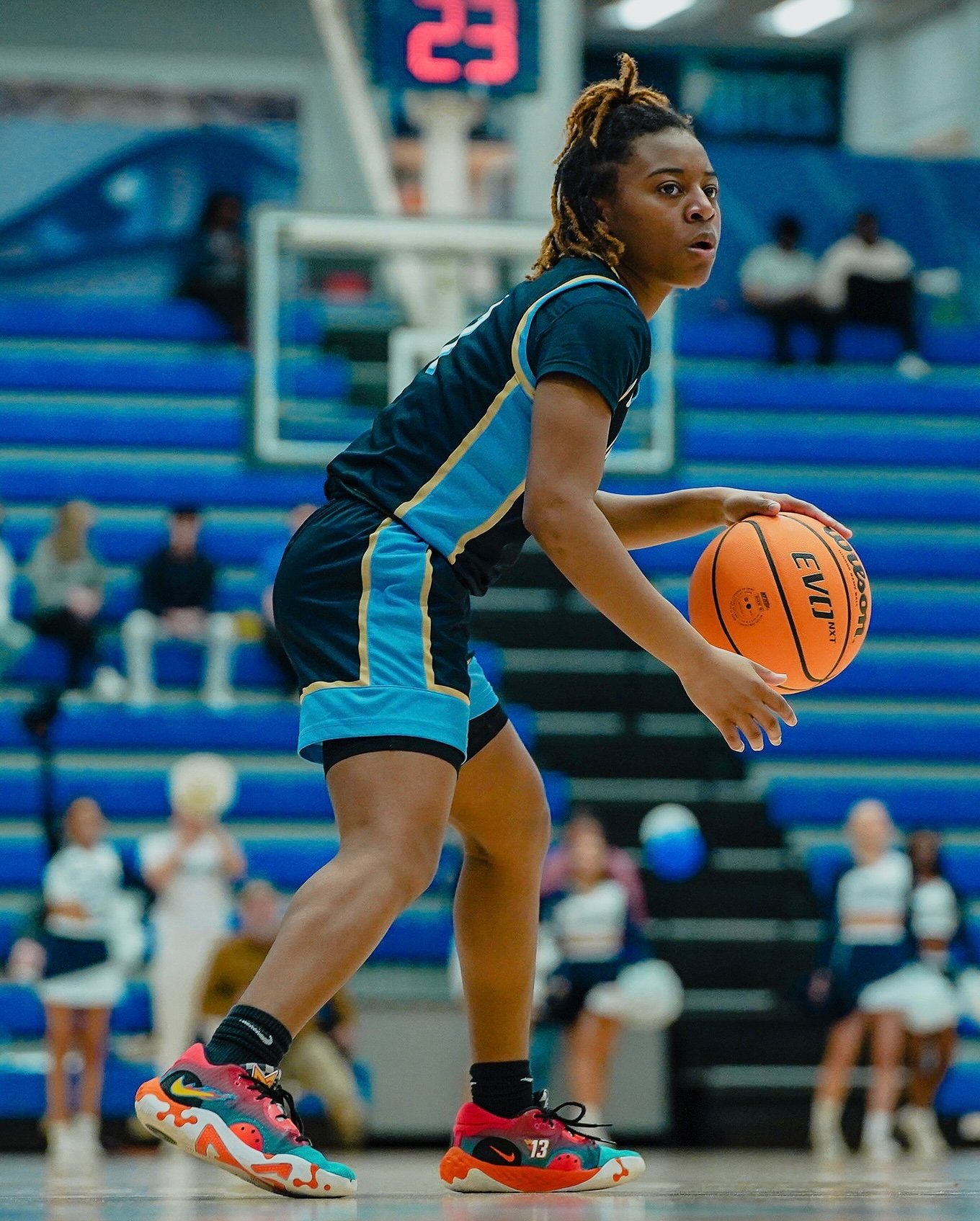 Carousel post from uscbsandsharks.