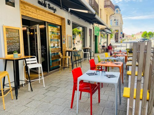 Carousel post from miditreizepontarlier.