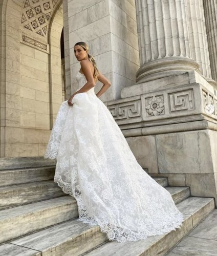 Carousel post from lelitebridal.