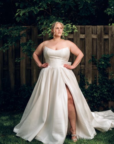 Carousel post from thecurvybridenj.