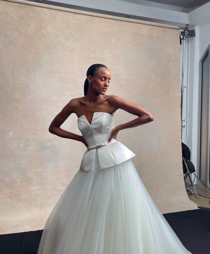 Carousel post from jolibride.