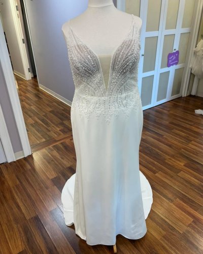 Carousel post from thecurvybridenj.