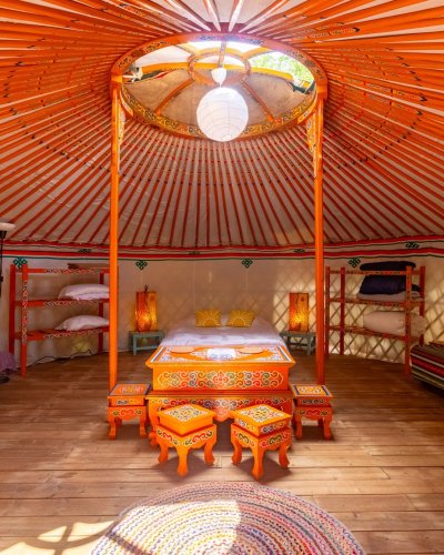 Carousel post from glampings.