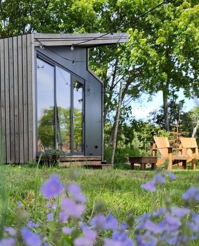 Carousel post from glampings.