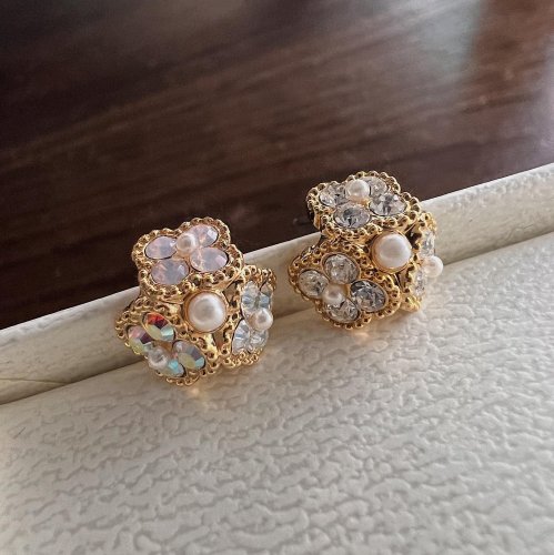 Carousel post from blingtw.