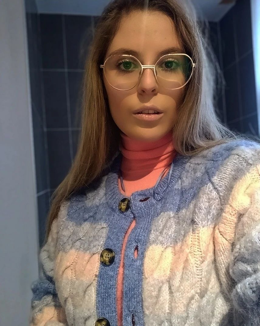 Carousel post from jujukeee.