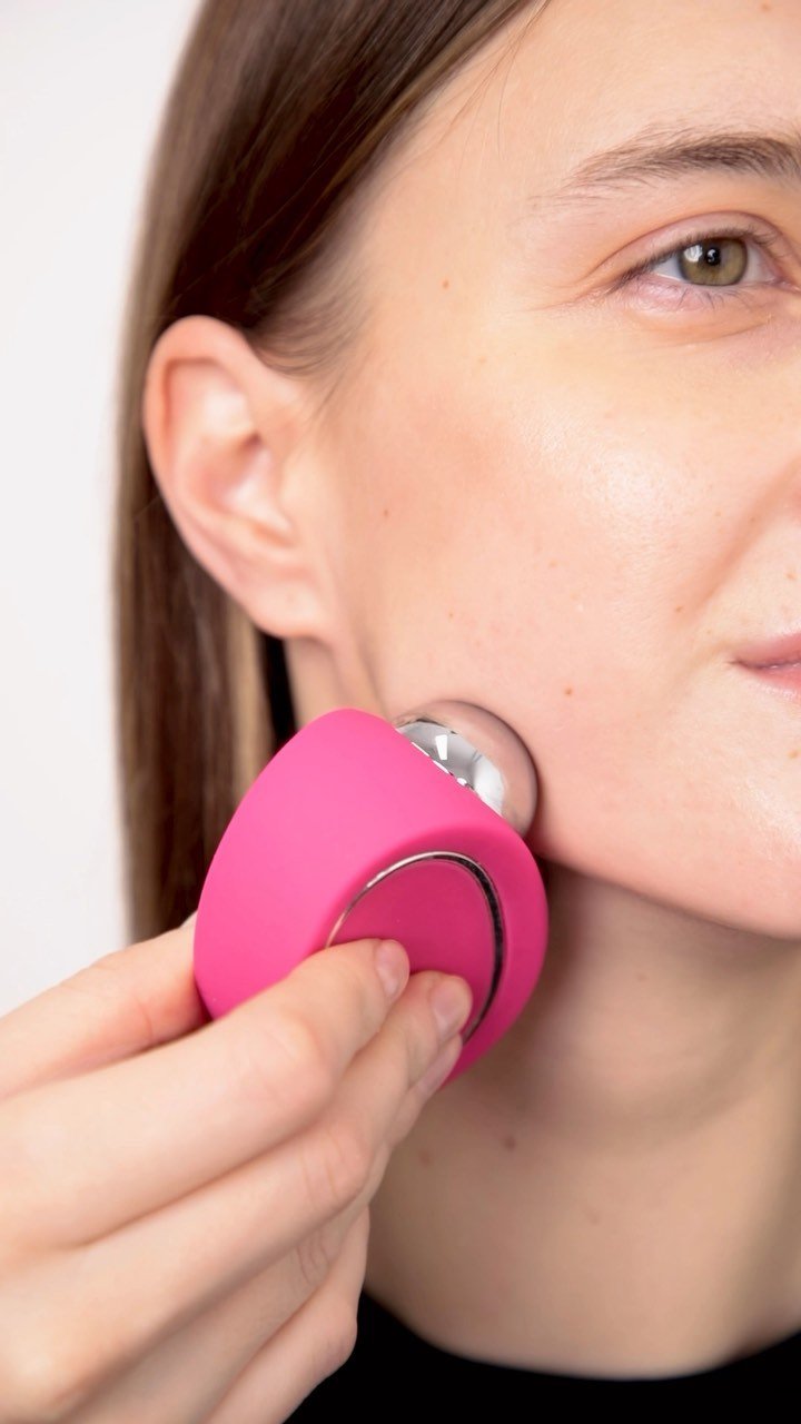 FOREO BEAR™ mini | Compact Microcurrent Device | Instant Facelift