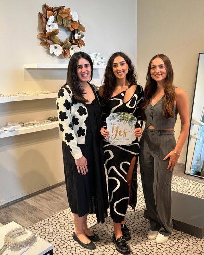 Carousel post from jolibride.