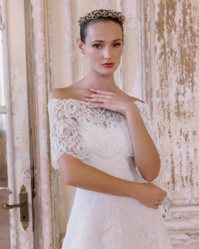 Carousel post from jolibride.