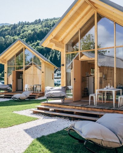 Carousel post from glampings.