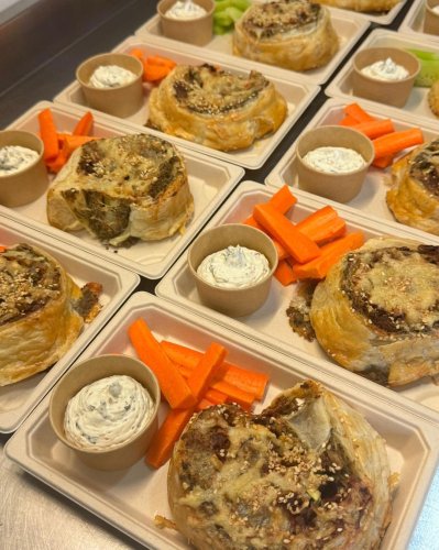 Carousel post from miditreizepontarlier.