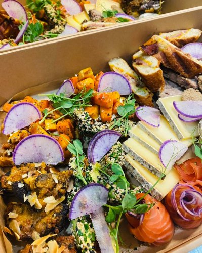 Carousel post from miditreizepontarlier.