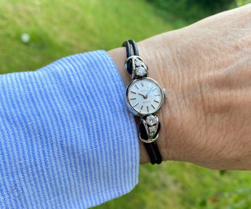 Carousel post from schoenesammleruhren.