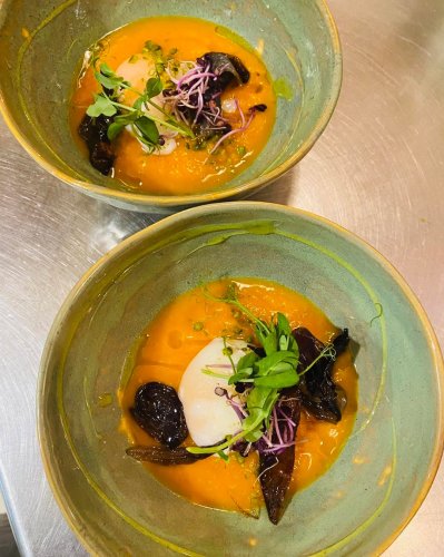 Carousel post from miditreizepontarlier.